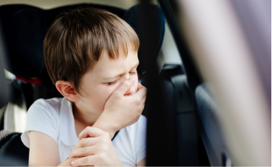 Il tuo bambino soffre la macchina? Scopri alcune regole da seguire per un viaggio tranquillo